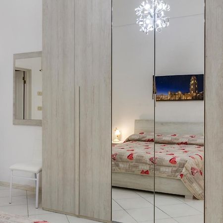 Dimora Del Delfino Curioso Appartement Lecce Buitenkant foto