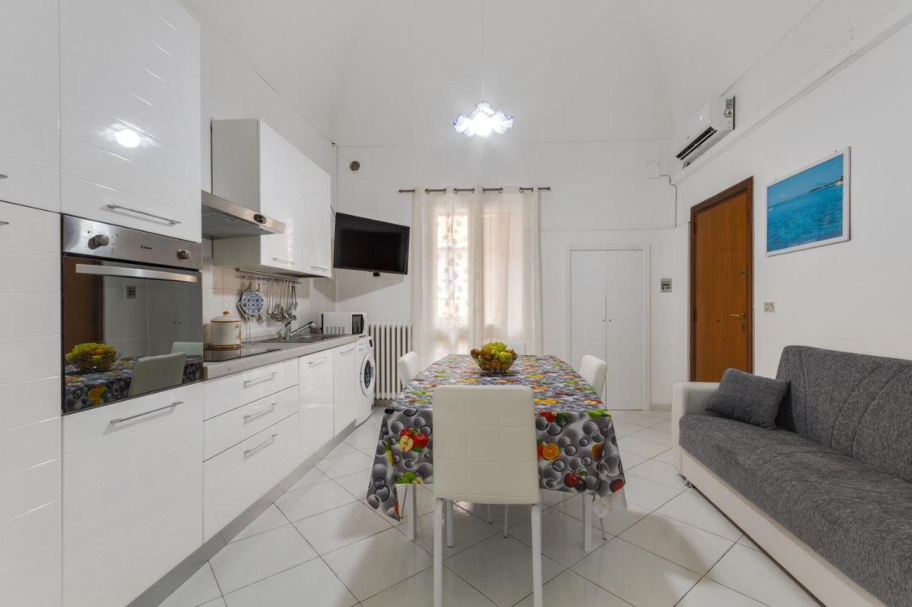 Dimora Del Delfino Curioso Appartement Lecce Buitenkant foto