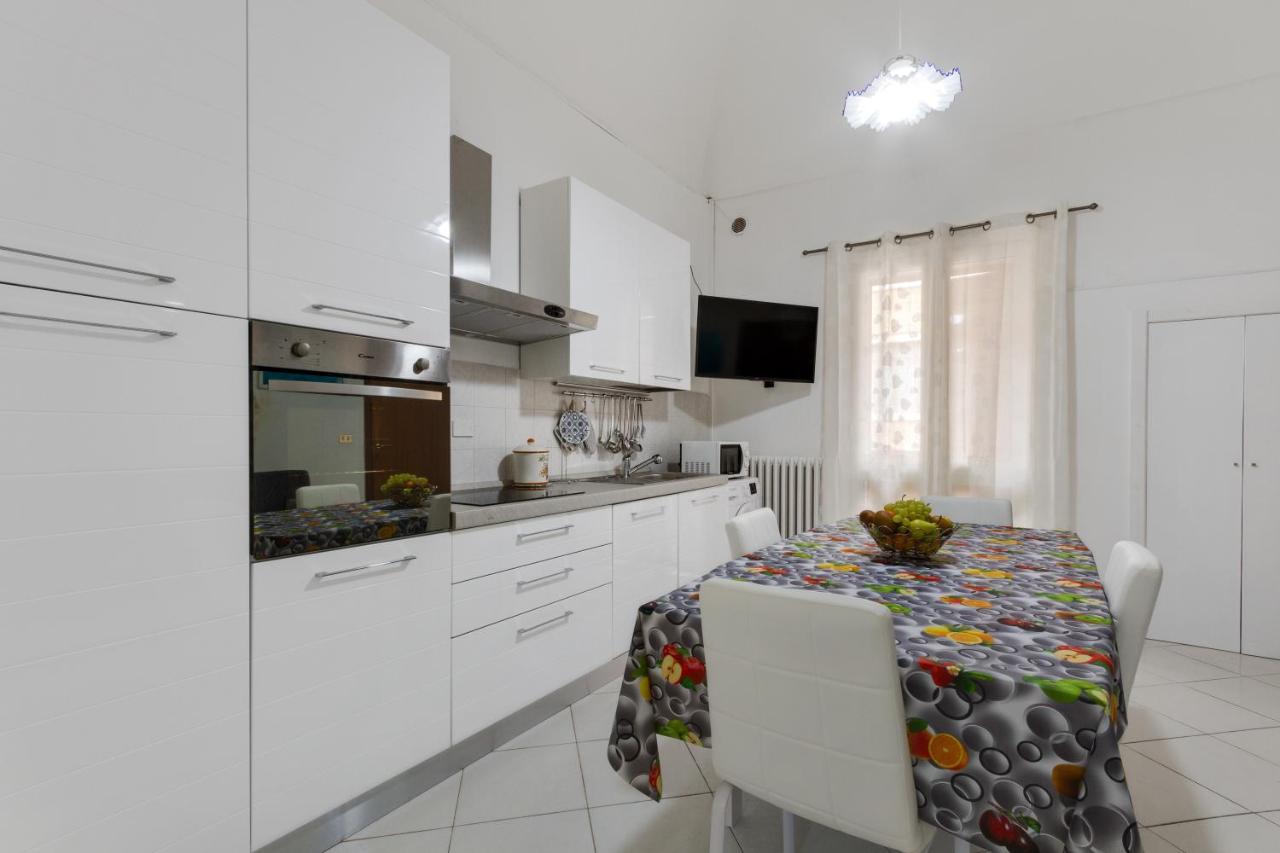 Dimora Del Delfino Curioso Appartement Lecce Buitenkant foto