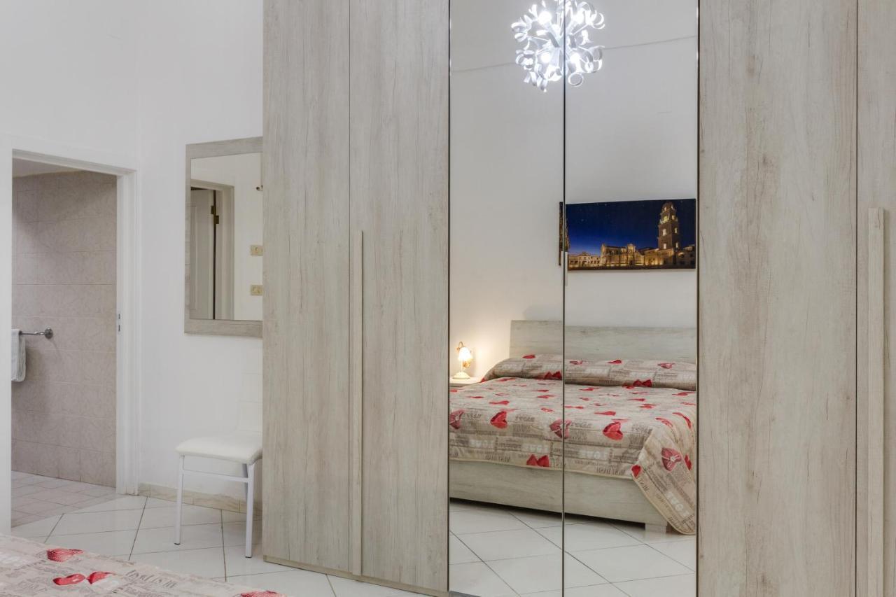 Dimora Del Delfino Curioso Appartement Lecce Buitenkant foto